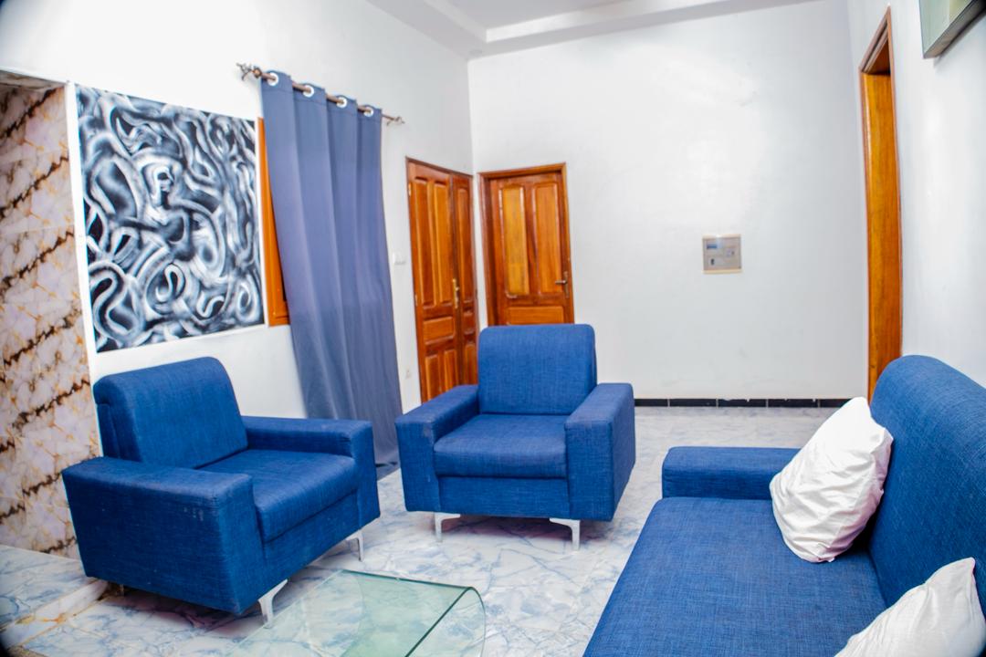 Appartement 1 - Salon avec canapé et table basse